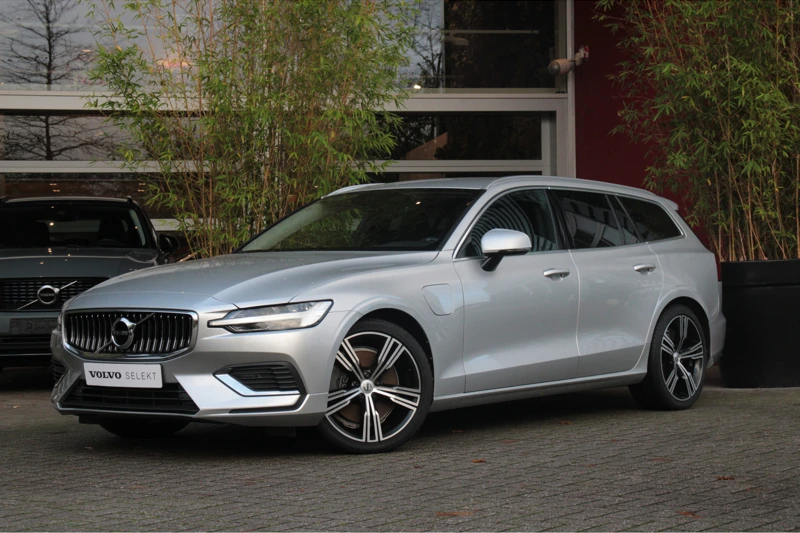 Volvo V60 T6 Twin Engine AWD Inscription | Camera | Trekhaak | Cruise Control | Carplay | 19" velgen