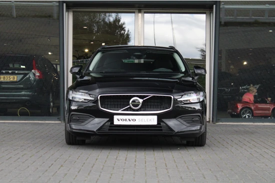 Volvo V60 B4 Core | Facelift | Pilot Assist | BLIS | Stoel- stuurverwarming | Camera | Trekhaak | 18" All Season