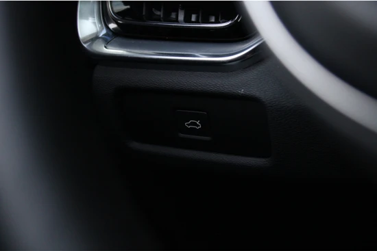 Volvo V60 B4 Core | Facelift | Pilot Assist | BLIS | Stoel- stuurverwarming | Camera | Trekhaak | 18" All Season