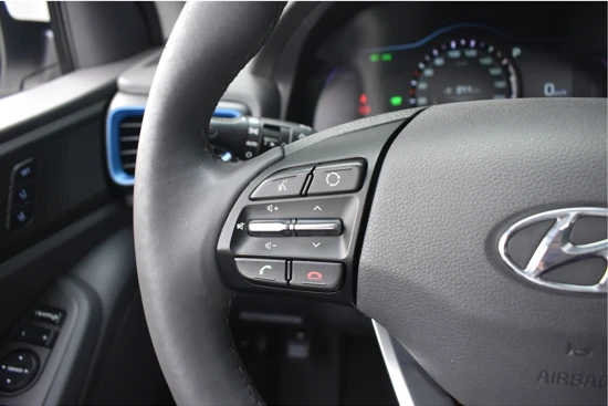 Hyundai IONIQ 1.6 GDi First Edition HEV Automaat | Schuif-/Kanteldak | Navigatie | Camera | Elektr. Stoelen | Leder | Dodehoek-Detectie | Stuu