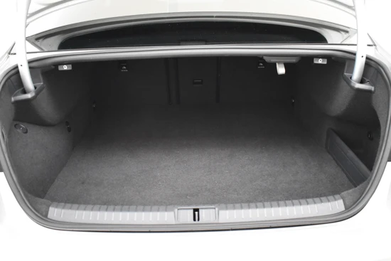Volkswagen Passat 1.4 TSI 218PK GTE PHEV Connected Series Plus AUT/DSG | 100% Dealeronderhouden | Panorama Dak | LED Koplampen | Navigatie | Leder