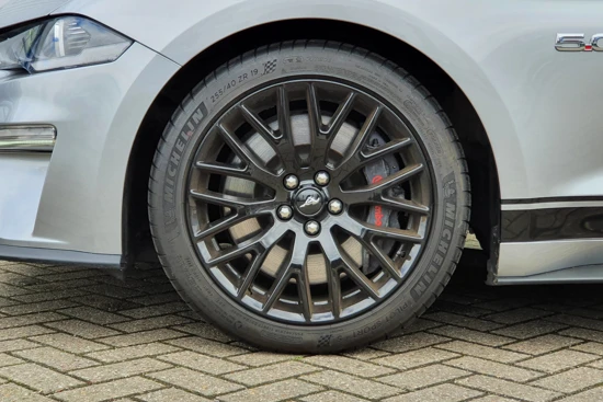 Ford Mustang Fastback GT V8 | 19 inch | Lederen bekleding | Adaptieve Cruise | Achteruitrijcamera | Verlengde garantie! |