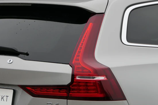 Volvo V60 B4 |Adaptive Cruise | Camera | 18" | Trekhaak | All Season banden | Navigatie