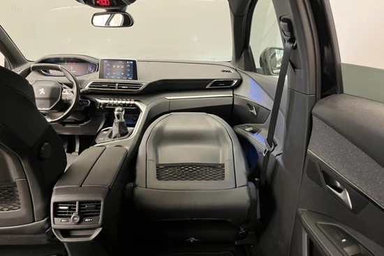 Peugeot 3008 1.2 130PK GT Line | Apple/Android Carplay | Parkeersensoren | 18" Lichtmetaal | Chroom |
