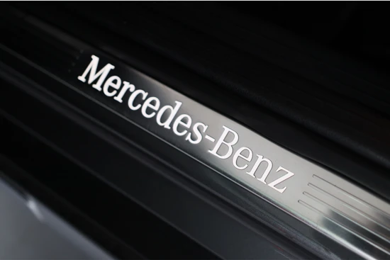 Mercedes-Benz GLA 180 Business Solution AMG Upgrade Edition | Dealer OH ! | LED | Clima | Sportstoelen | Camera | Navi | Keyless | Elektrische Ach