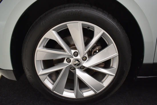 Škoda Enyaq iV 60 First Edition 58 kWh 204PK | 12% Bijtelling | Trekhaak | Adaptieve Cruise | Matrix LED | Elektrisch Verstelbare Stoelen | App