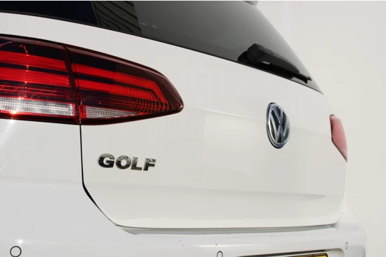 Volkswagen Golf Comfortline Executive 1.0 TSI 115 pk DSG | Navigatie | PDC v+a | Getint Glas | 16"Lmv | DAB