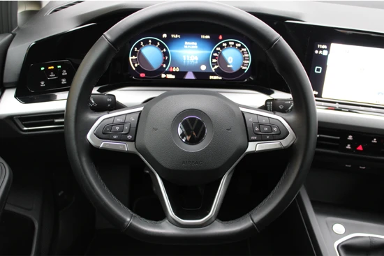 Volkswagen Golf Life Discovery Pro 1.0 TSI 110 pk | Navigatie | PDC v+a | Camera | Apple Carplay | LED | Digitaal Dashboard