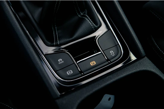 Škoda Karoq Sportline Business 1.5 TSI 150 pk | Camera | Active info Display | Trekhaak | Carplay