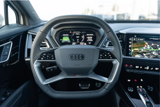 Audi Q4 Sportback e-tron 40 204PK S edition | 21" Velgen | SONOS | Head-Up Display | Adaptive Cruise Control | Optiekpakket Zwart | Privacy Glass | Matri