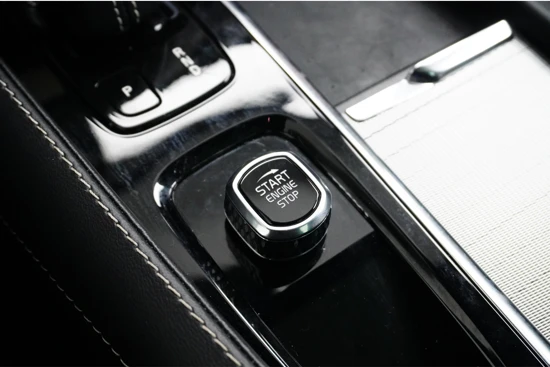 Volvo XC90 T8 455PK Long Range AWD R-Design | Full Option! | B&W Audio | Luchtvering | Trekhaak | Dubbel Glas | 360º view