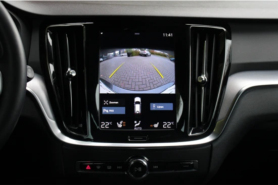 Volvo V60 B3 164pk Automaat Momentum Advantage | Camera | Stuur- en stoelverwarming | CarPlay | 19" velgen