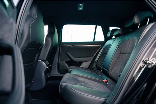 Škoda Superb 1.4TSI 218pk Sportline Business | Navigatie | Stoelverwarming | Camera | Carplay