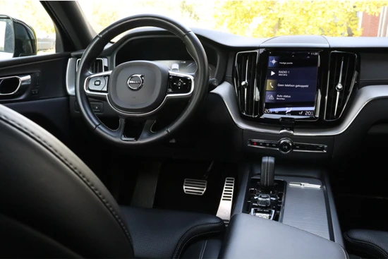 Volvo XC60 T8 AWD Recharge R-Design | Head-Up Display | Stoelventilatie | Stoelmassage | Lederen Dashboard | Camera | Stoelverwarming voor+