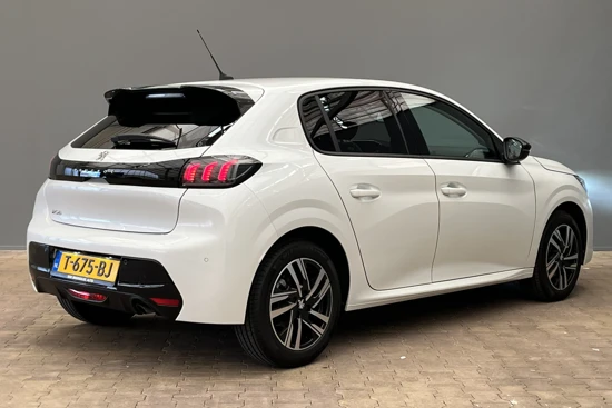 Peugeot 208 1.2 100PK Allure Pack | Camera | Navigatie | 16" Lichtmetaal | Virtueel Dashboard | Parkeersensoren