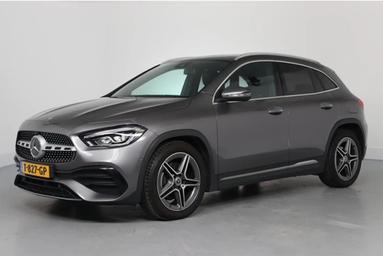 Mercedes-Benz GLA 200 AMG Line | Wide-Screen | Ambient Light | Trekhaak | Sportstoel | Camera | Stoelverwarming | LED | Navi | Clima