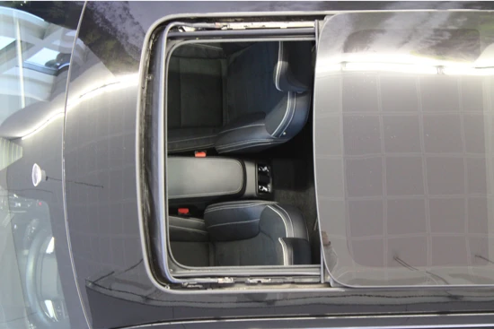 Volvo XC40 T4 211PK Recharge R-Design | Panoramadak | Camera | Parkeerverwarming | Parkeersensoren V+A | 19''