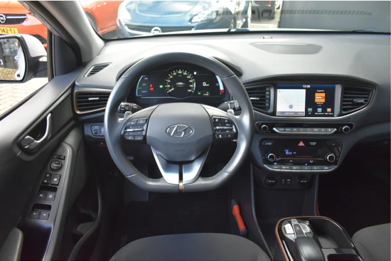 Hyundai IONIQ EV Comfort | €2000 SUBSIDIE | Navigatie | Achteruitrijcamera | Infinity-Audio | Keyless-Entry | Climate Control | Cruise Control