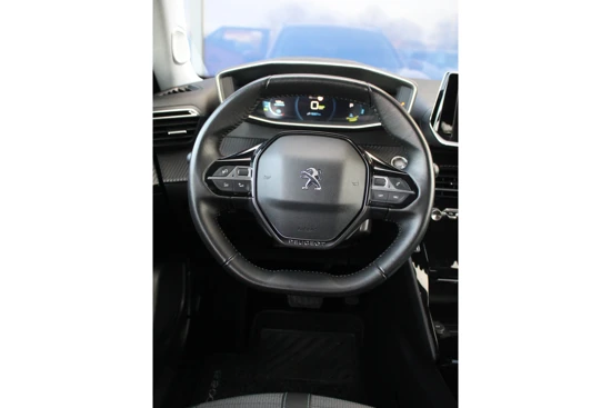 Peugeot e-2008 Allure Pack 50 kWh | Navi | Camera | Climate & Cruise C. | Half-Leder | AppleCarPlay