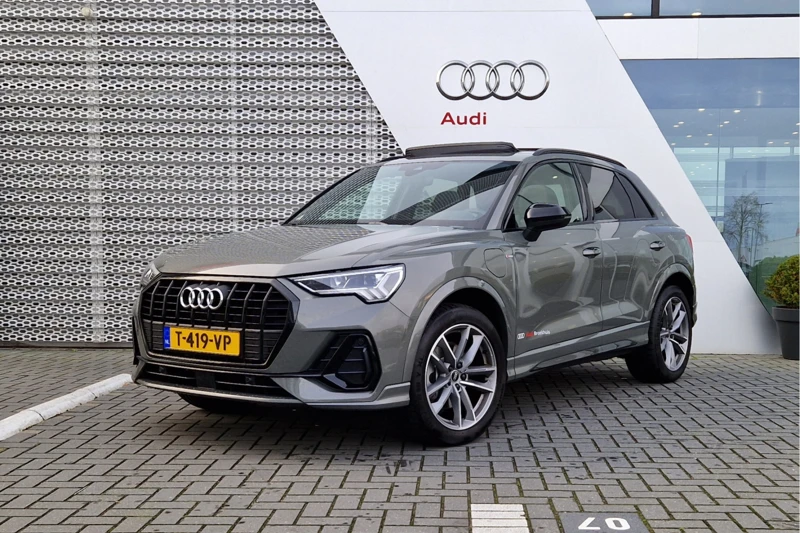 Audi Q3 45TFSIe 245PK S-Tronic S edition | Panoramadak | 19" Velgen | Adaptive Cruise Control | Achteruitrijcamera | Optiekpakket Zwart