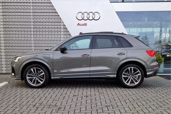 Audi Q3 45TFSIe 245PK S-Tronic S edition | Panoramadak | 19" Velgen | Adaptive Cruise Control | Achteruitrijcamera | Optiekpakket Zwart