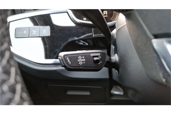 Audi Q3 45TFSIe 245PK S-Tronic S edition | Panoramadak | 19" Velgen | Adaptive Cruise Control | Achteruitrijcamera | Optiekpakket Zwart