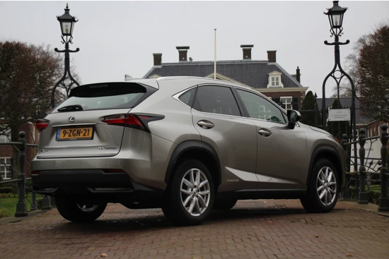 Lexus NX 300h AWD BUSINESS LINE PRO | NL-AUTO! | LEDER | NAVI | CAMERA | CLIMA | STOELVERWARMING | CRUISE | PARK SENS V+A | LED | 18' LM.