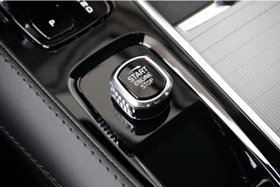 Volvo XC90 T8 Recharge AWD Ultimate Dark | Luchtvering | Bowers & Wilkins | Trekhaak | Getint glas | 22" wielen | 360o camera |
