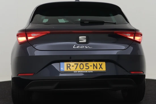 SEAT Leon 1.0 eTSI 110PK MHEV DSG/AUT. Style Business Intense | Achteruitrijcamera | DAB | Parkeersensoren voor + achter | App-Connect | L