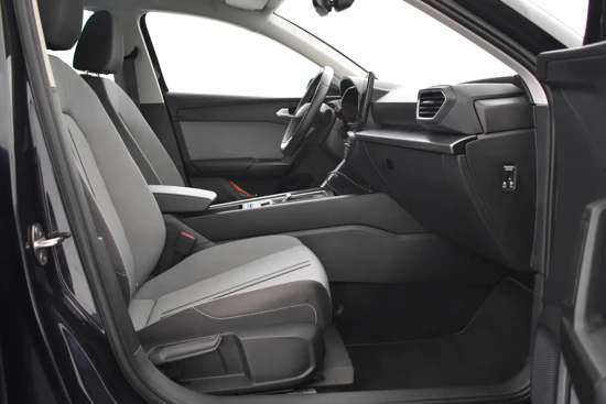SEAT Leon 1.0 eTSI 110PK Style Business Intense | Achteruitrijcamera | DAB | Parkeersensoren voor + achter | App-Connect | LED rijverlicht