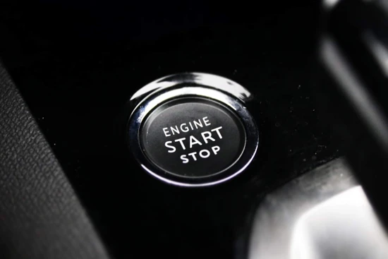 Peugeot 5008 1.2 130PK Automaat Allure Pack Business | Camera | Navigatie | Stoelverwarming | Virtueel Dashboard | Leder/Stof | 18"