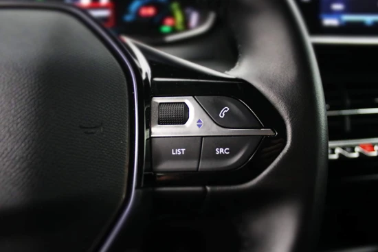 Peugeot e-2008 EV Active Pack 50 kWh 136PK | Camera | Navigatie | 16" Lichtmetaal | Apple/Andorid Carplay | Clima | Cruise |