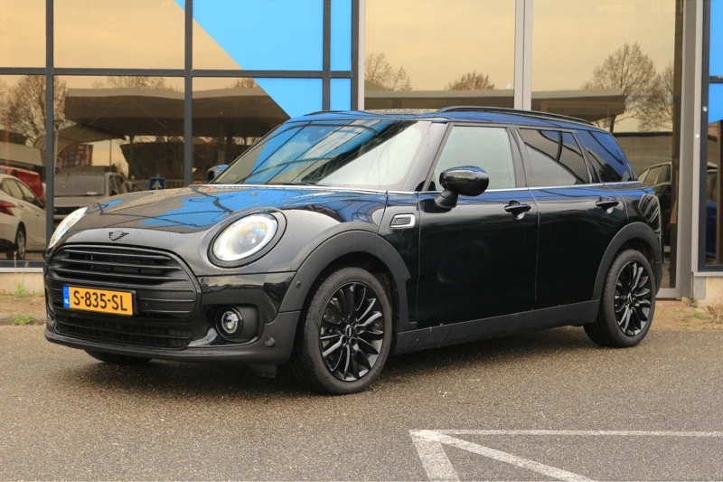 MINI Clubman 1.5 136PK Automaat Cooper Classic | Panorama dak | Premium Audio | Stoelverwarming | Camera | LED |