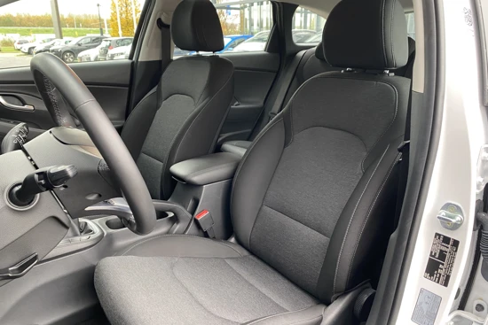 Hyundai i30 Wagon 1.0 T-GDI 120pk MHEV Comfort Smart | Camera | Keyless Entry | Climate Control | Inklapbare spiegels | Draadloze lader