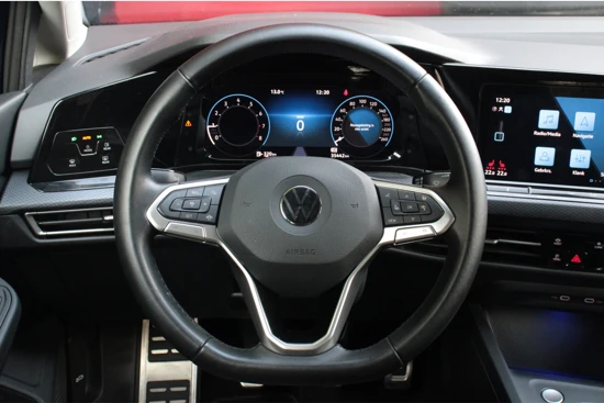Volkswagen Golf 1.5 TSI Life | Trekhaak | Stuur- en stoelverwarming | Keyless | DAB