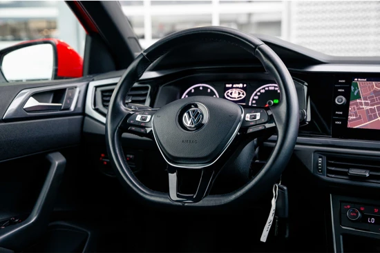 Volkswagen Polo Comfortline Business Automaat | Clima | Navi | PDC V+A | Trekhaak