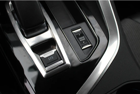Peugeot 3008 1.6 HYbrid 225PK Allure | CAM | Keyless | LED | AppleCarPlay | Dode hoek det. | NAV | Climate & Crui