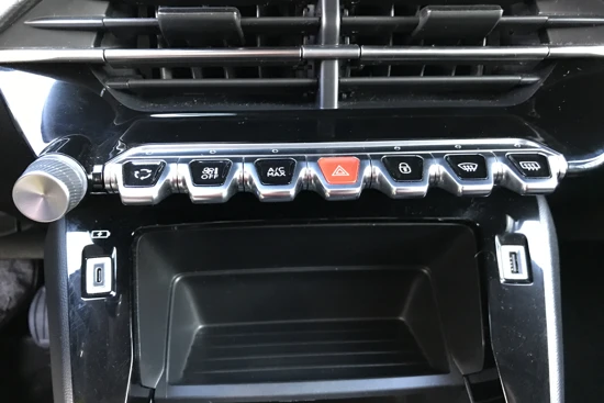 Peugeot 208 1.2 PureTech 100pk Active Pack | Carplay | Parkeersensoren | Inklapbare spiegels | 16'' Lichtmetalen velgen