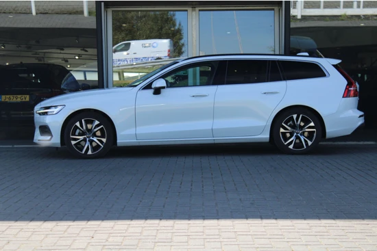 Volvo V60 B4 Core | Pilot Assist | BLIS | Camera | Stoel- stuurverwarming | Trekhaak | 18" All Season | Getint Glas