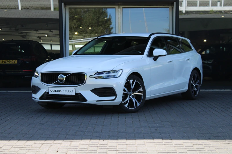 Volvo V60 B4 Core | Pilot Assist | BLIS | Camera | Stoel- stuurverwarming | Trekhaak | 18" All Season | Getint Glas