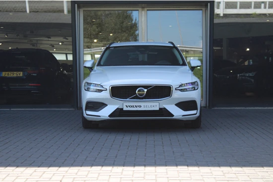 Volvo V60 B4 Core | Pilot Assist | BLIS | Camera | Stoel- stuurverwarming | Trekhaak | 18" All Season | Getint Glas