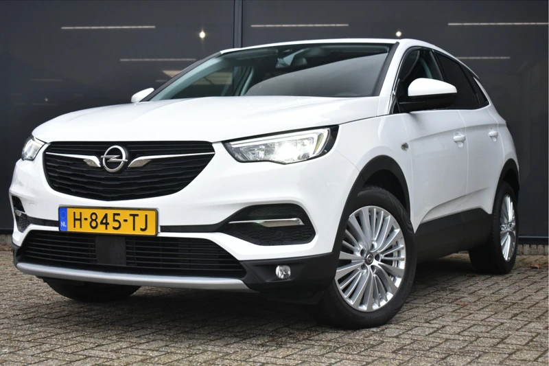 Opel Grandland X 1.2 Turbo Innovation 130pk | Navigatie | AGR-Comfortstoel | Elektr. Achterklep | Keyless-Entry | Full-LED | Climate Control | Ac