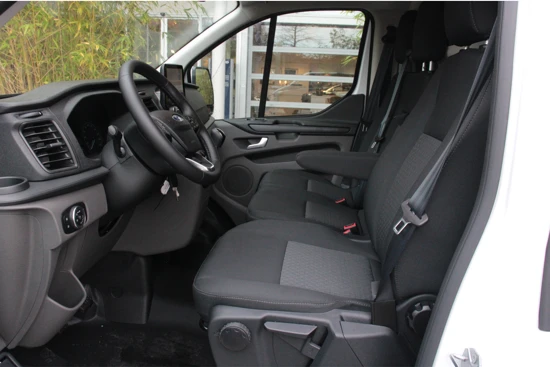 Ford Transit Custom 320 2.0 TDCI L2H1 Trend 130pk | Trekhaak | Navigatie | DAB | Cruise Control | AllWeather