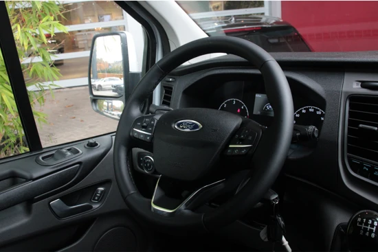 Ford Transit Custom 320 2.0 TDCI L2H1 Trend 130pk | Trekhaak | Navigatie | DAB | Cruise Control | AllWeather