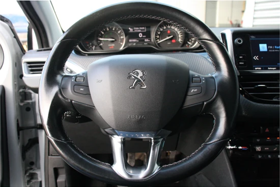 Peugeot 208 1.2 PURETECH 110PK 5-DRS ALLURE / NAVI / CLIMA / LED / PDC / PARELMOER / 16" LMV / BLUETOOTH / CRUISECONTROL / NIEUWSTAAT !!