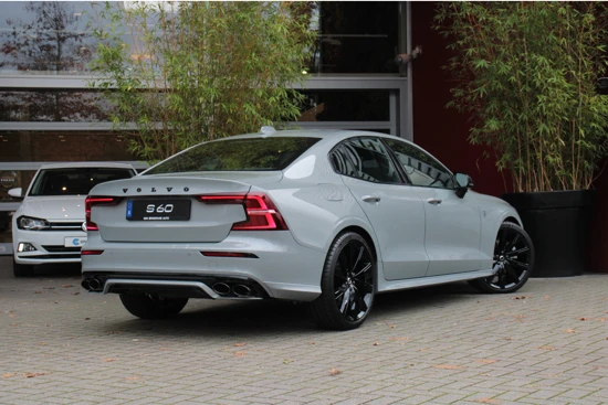 Volvo S60 B4 198pk Plus Dark HEICO SPORTIV | Black Pack | Adaptive Cruise | Schuifdak | Camera