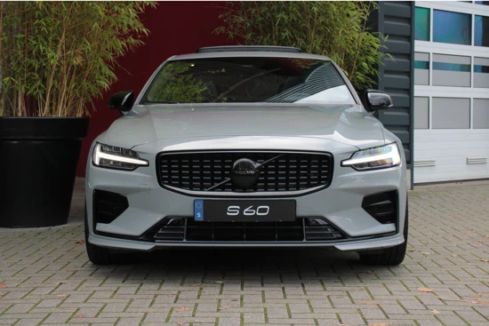 Volvo S60 B4 198pk Plus Dark HEICO SPORTIV | Black Pack | Adaptive Cruise | Schuifdak | Camera