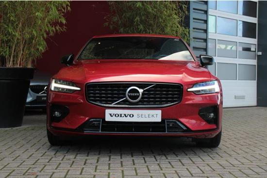 Volvo S60 B4 R-Design | Trekhaak | Camera | Sportstoelen | Stuur- en stoelverwarming | Harman/Kardon audio | Memory seats