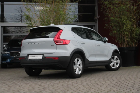 Volvo XC40 T2 Automaat Momentum Core | Lage fiscale waarde | Climate Control | Cruise Control | LED verlichting