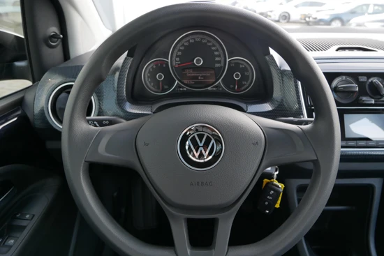 Volkswagen up! 1.0 MPI 65 5MT